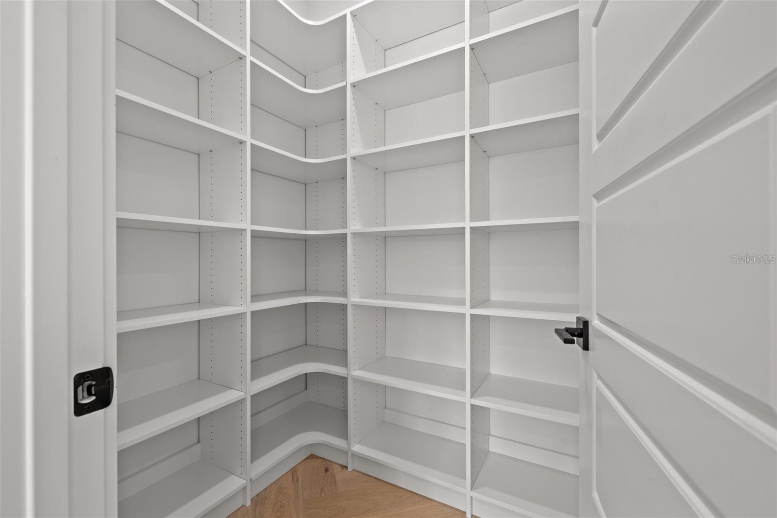 Listing photo id 11 for 910 West Street