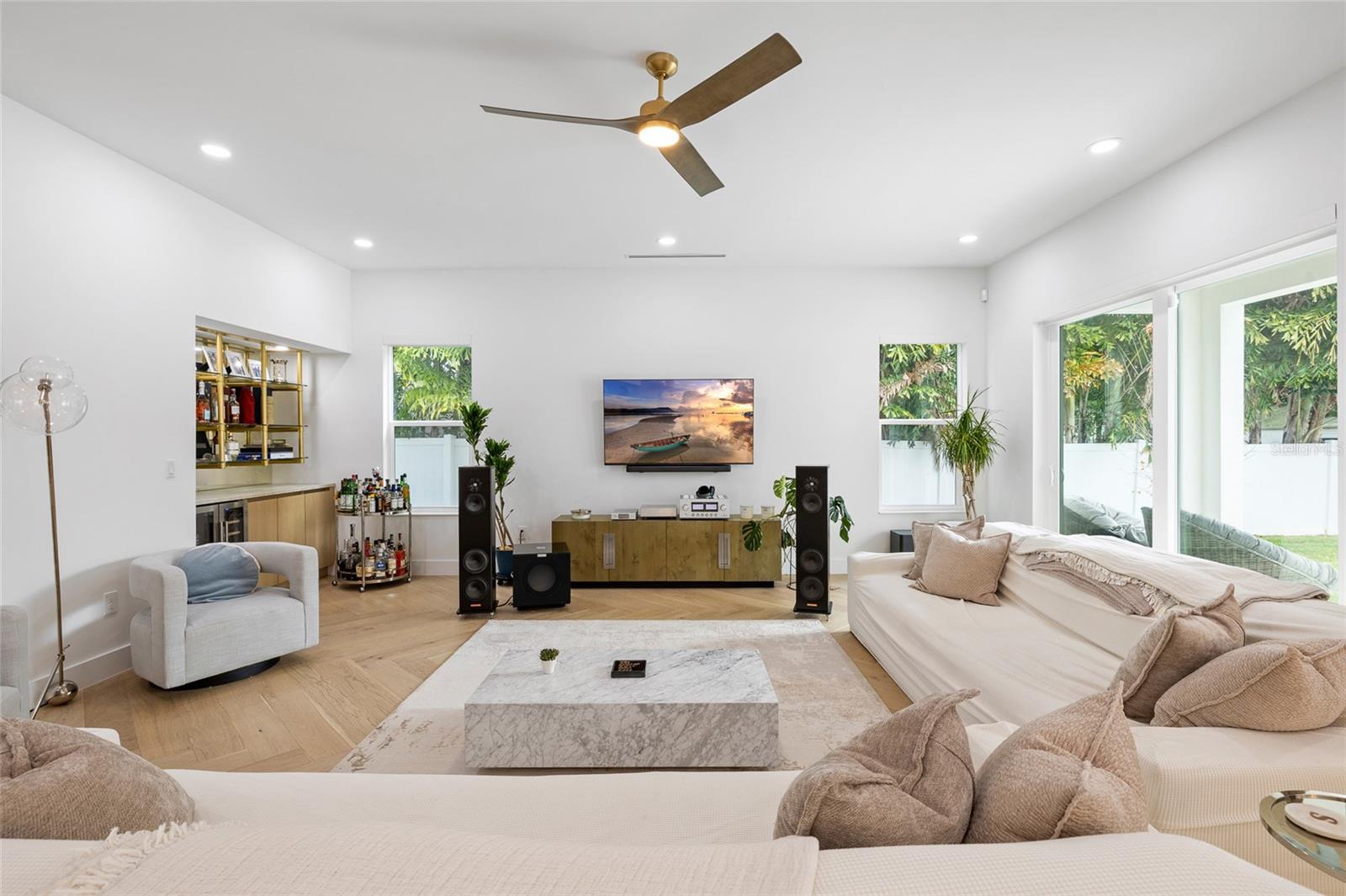 Listing photo id 15 for 910 West Street