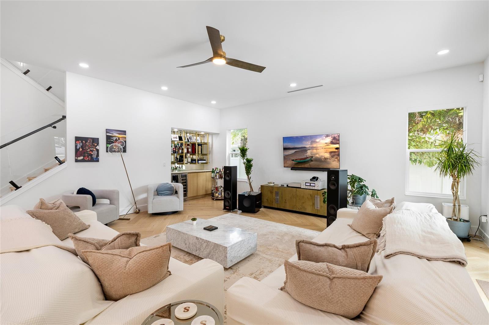 Listing photo id 16 for 910 West Street