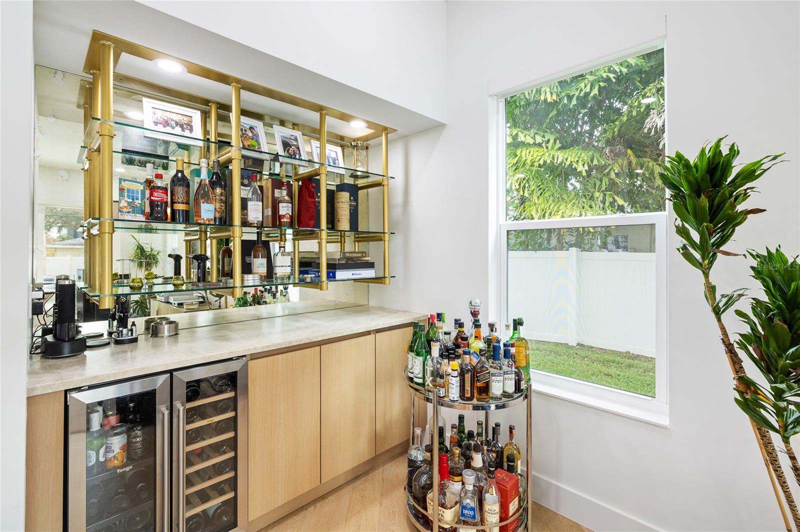 Listing photo id 17 for 910 West Street