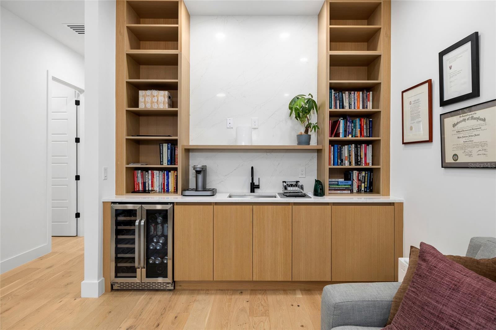 Listing photo id 22 for 910 West Street