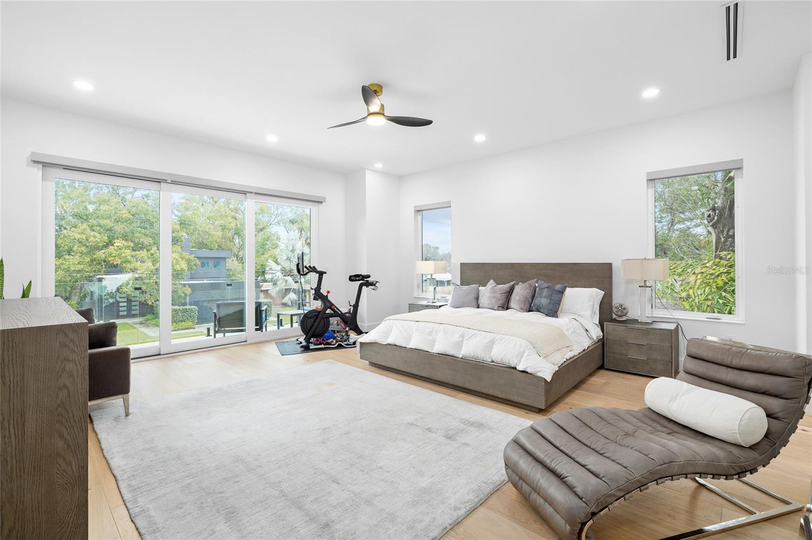 Listing photo id 24 for 910 West Street