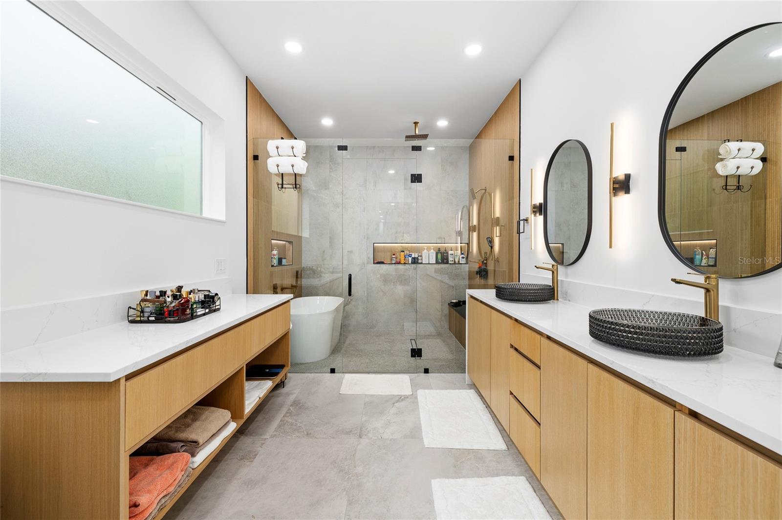 Listing photo id 27 for 910 West Street