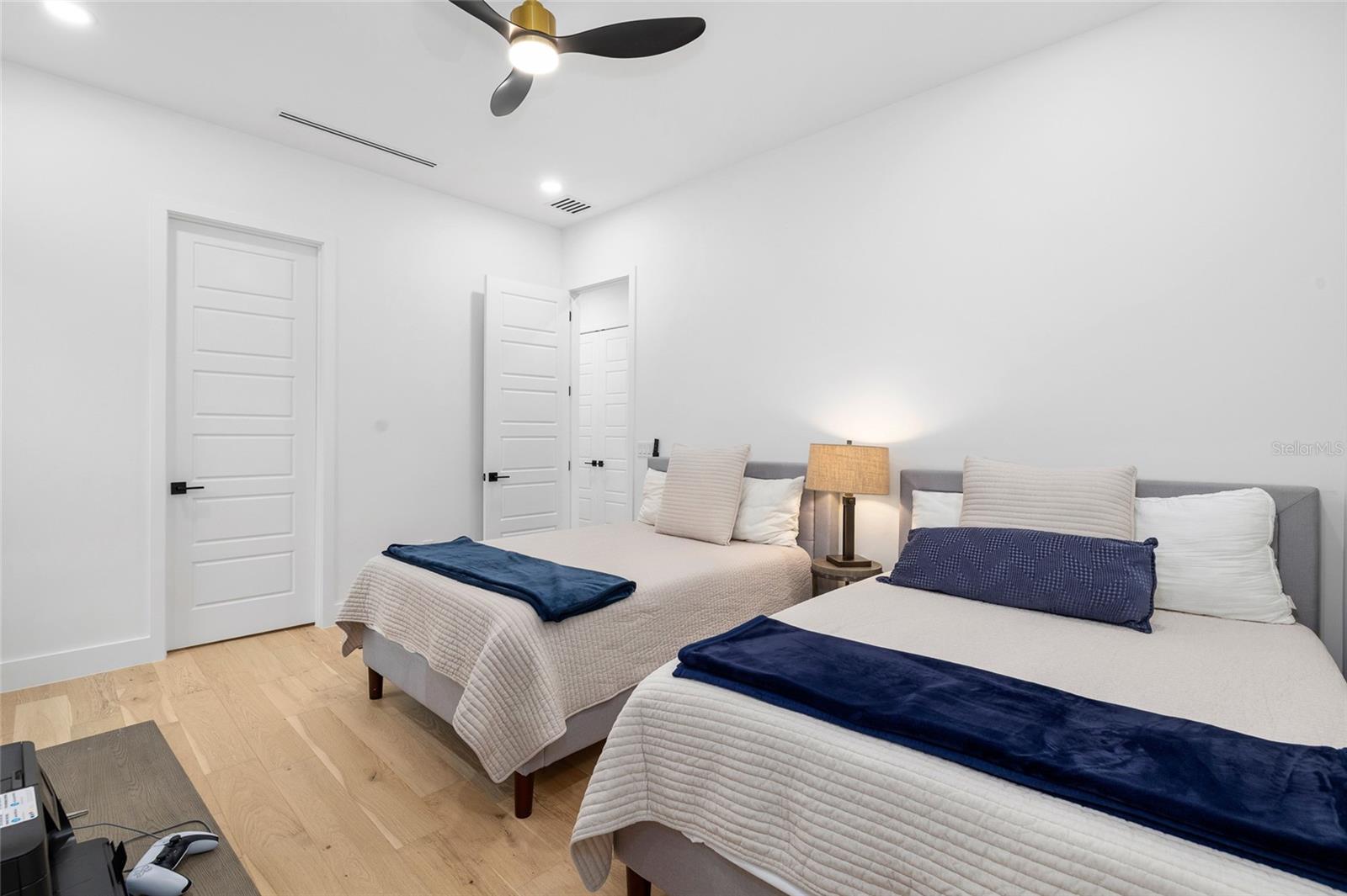 Listing photo id 32 for 910 West Street