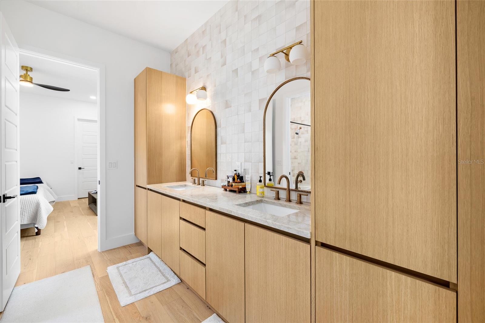 Listing photo id 36 for 910 West Street