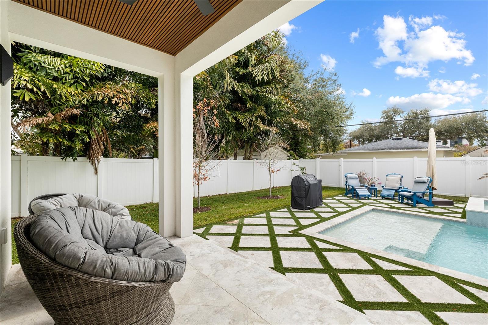 Listing photo id 41 for 910 West Street