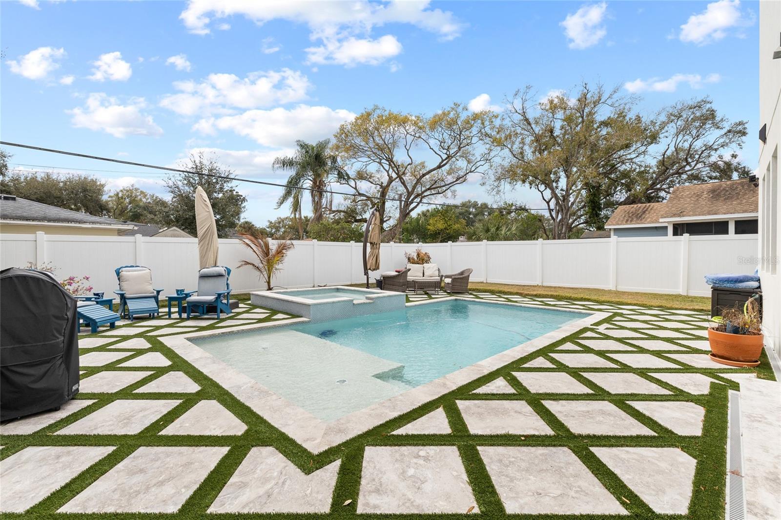 Listing photo id 42 for 910 West Street