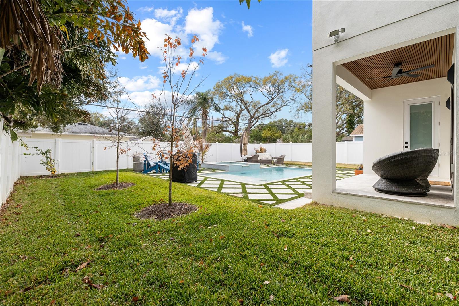 Listing photo id 43 for 910 West Street