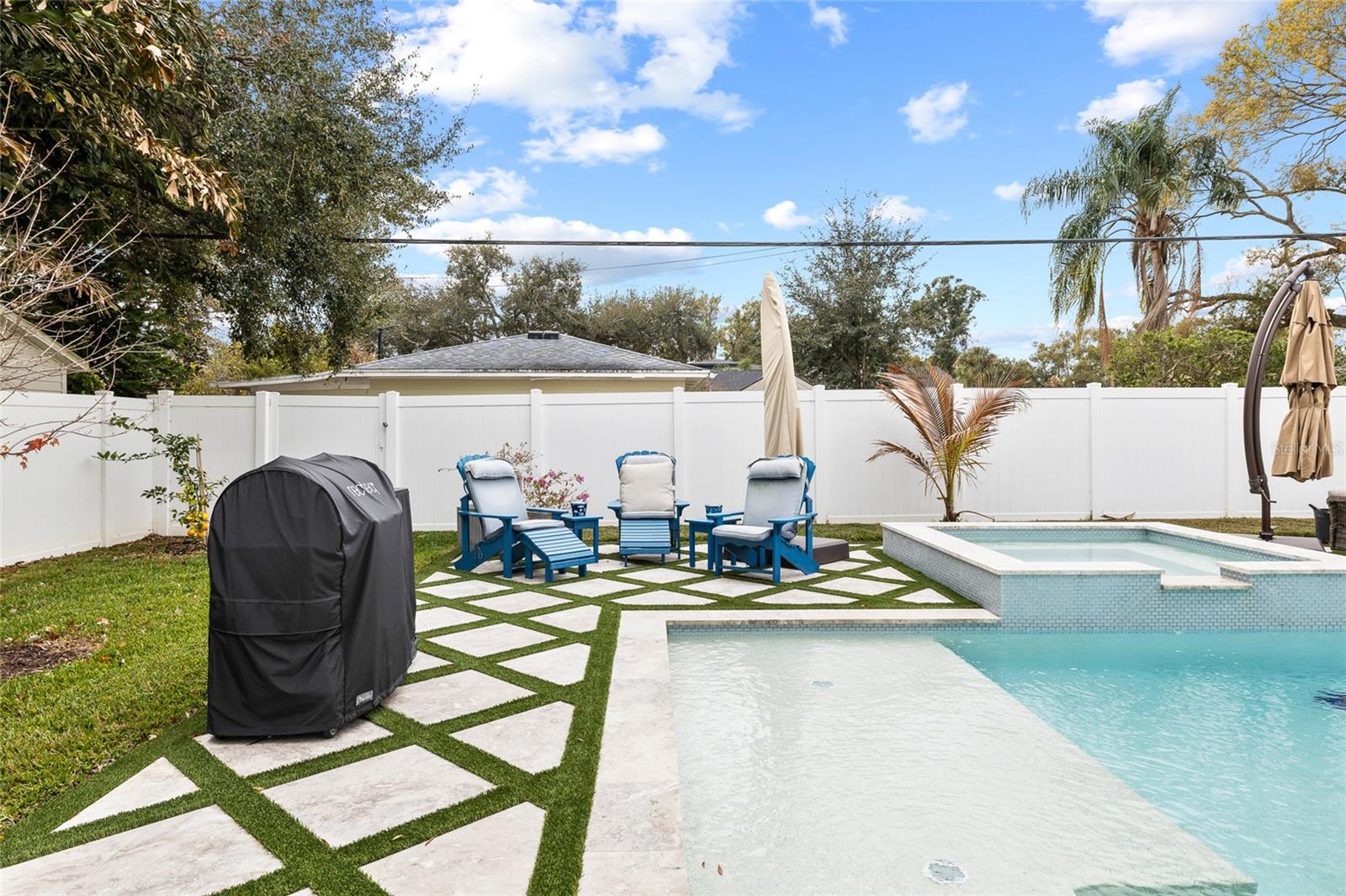 Listing photo id 45 for 910 West Street