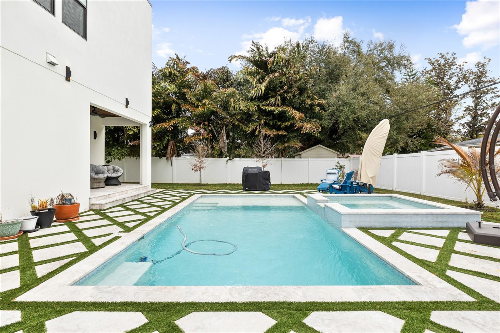 Listing photo id 47 for 910 West Street