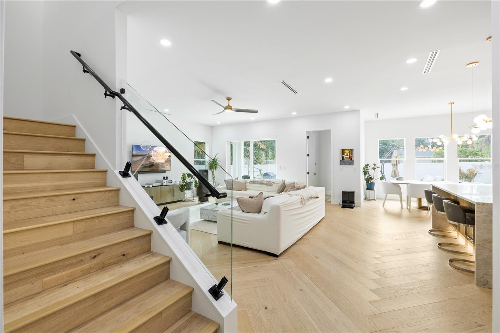 Listing photo id 4 for 910 West Street