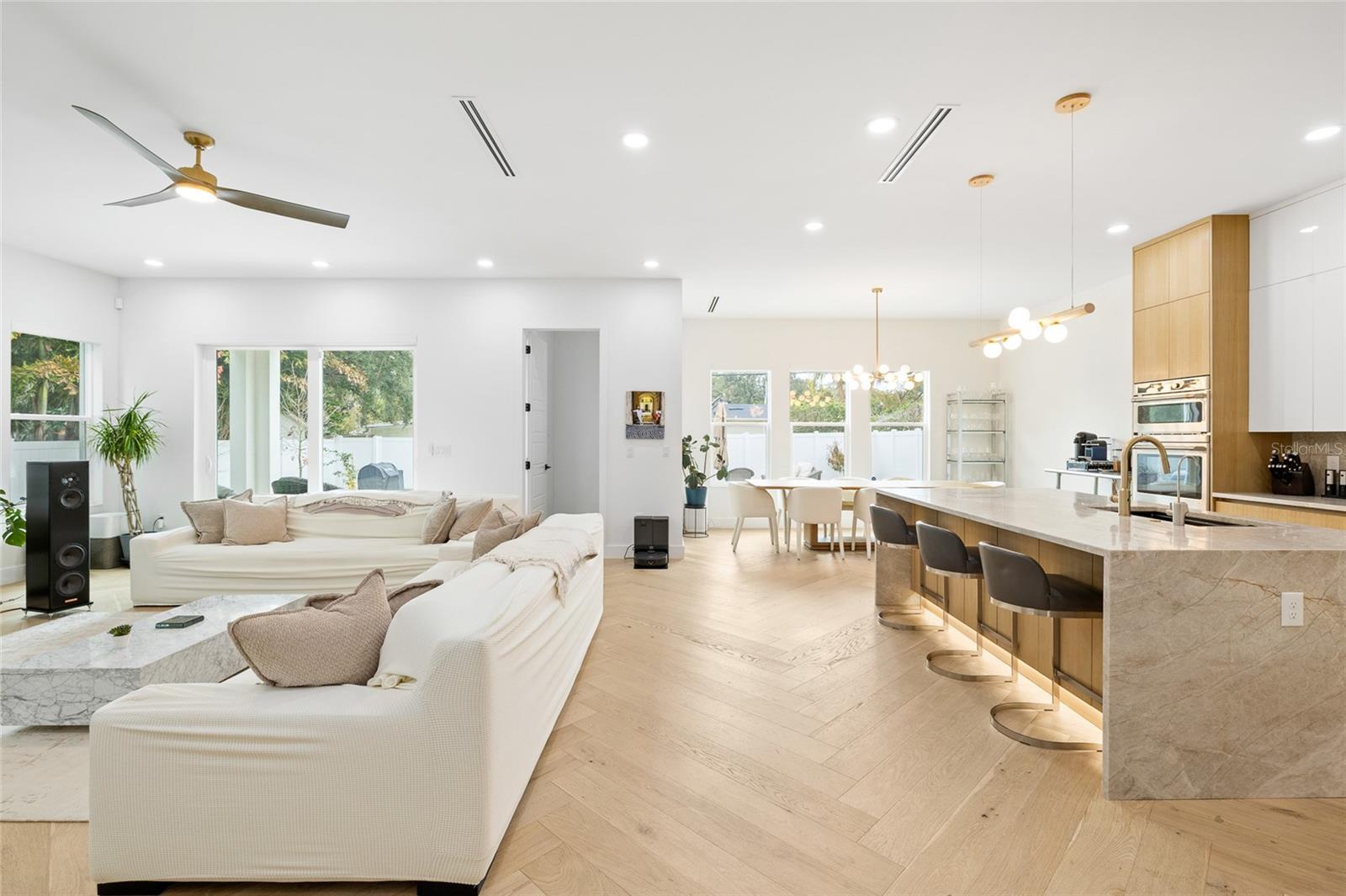 Listing photo id 5 for 910 West Street