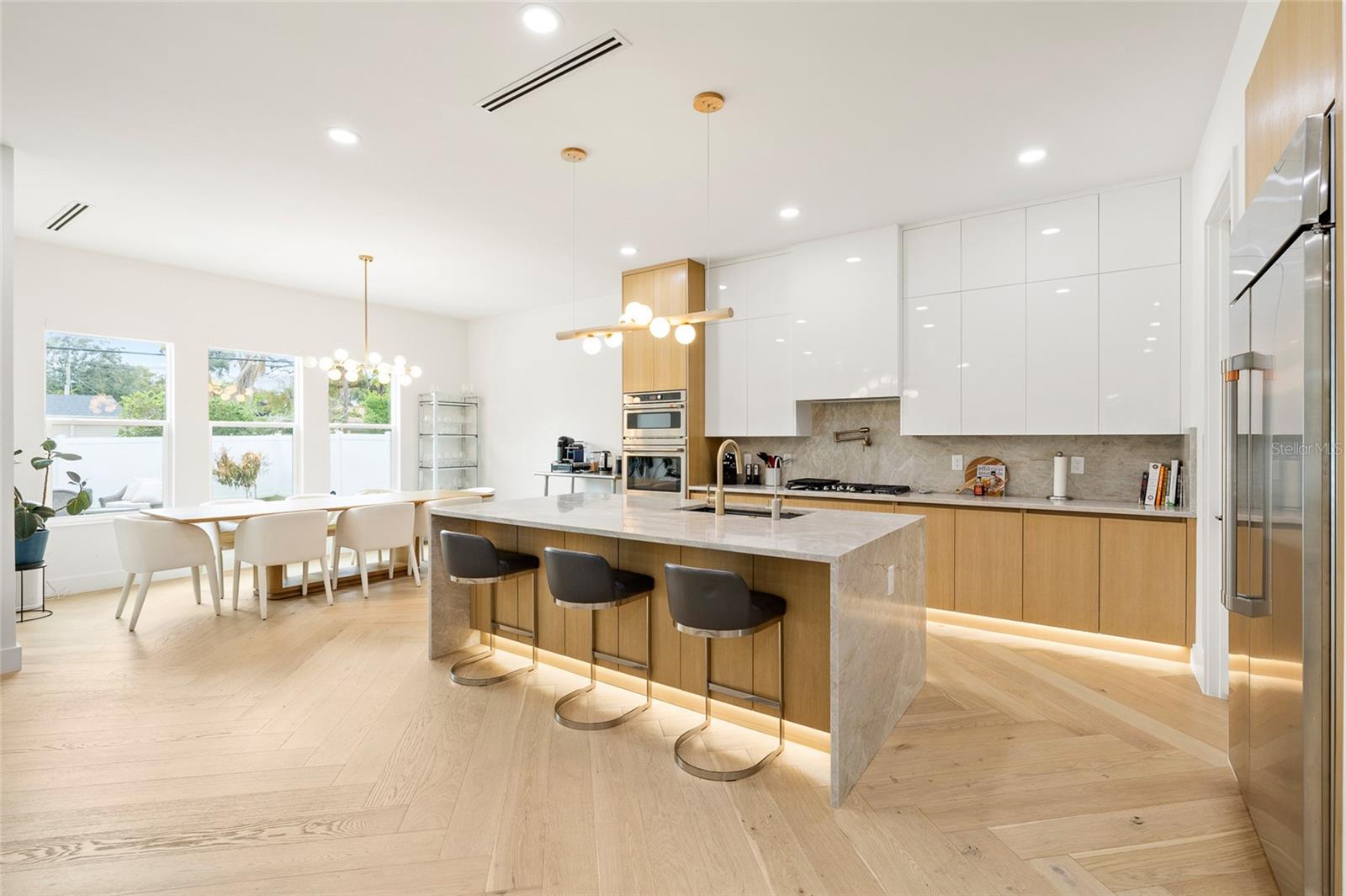 Listing photo id 6 for 910 West Street