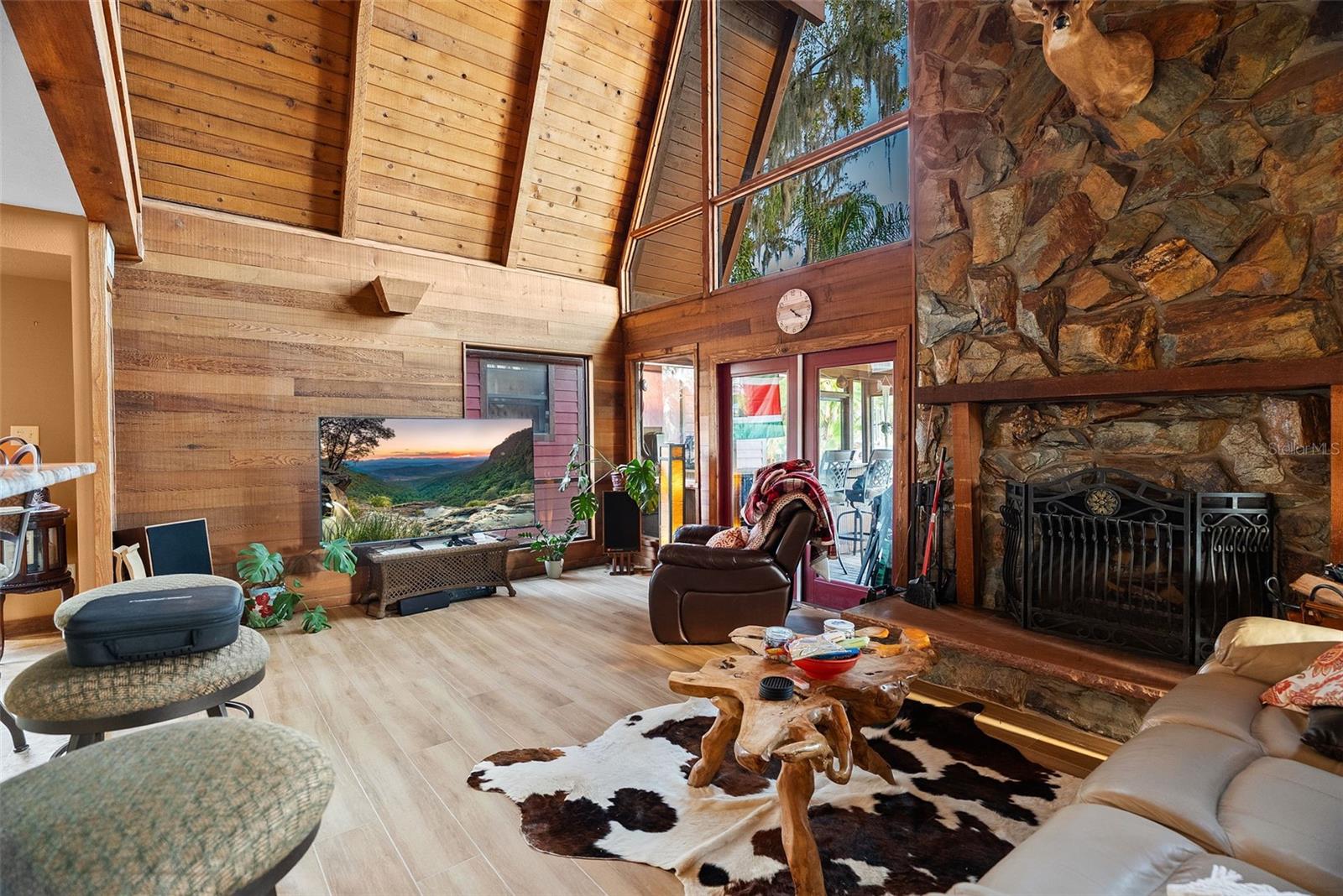 Image 28 of 66 For 19220 Lake Allen Road