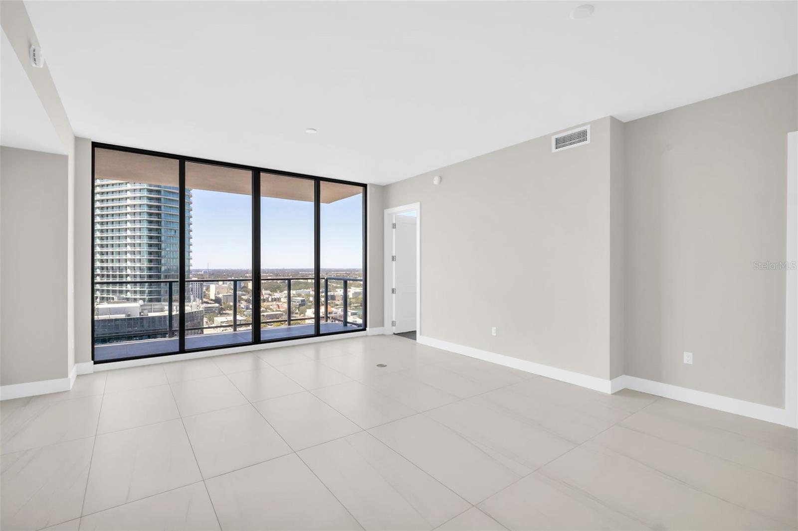 Image 10 of 94 For 275 1st Avenue S 2708