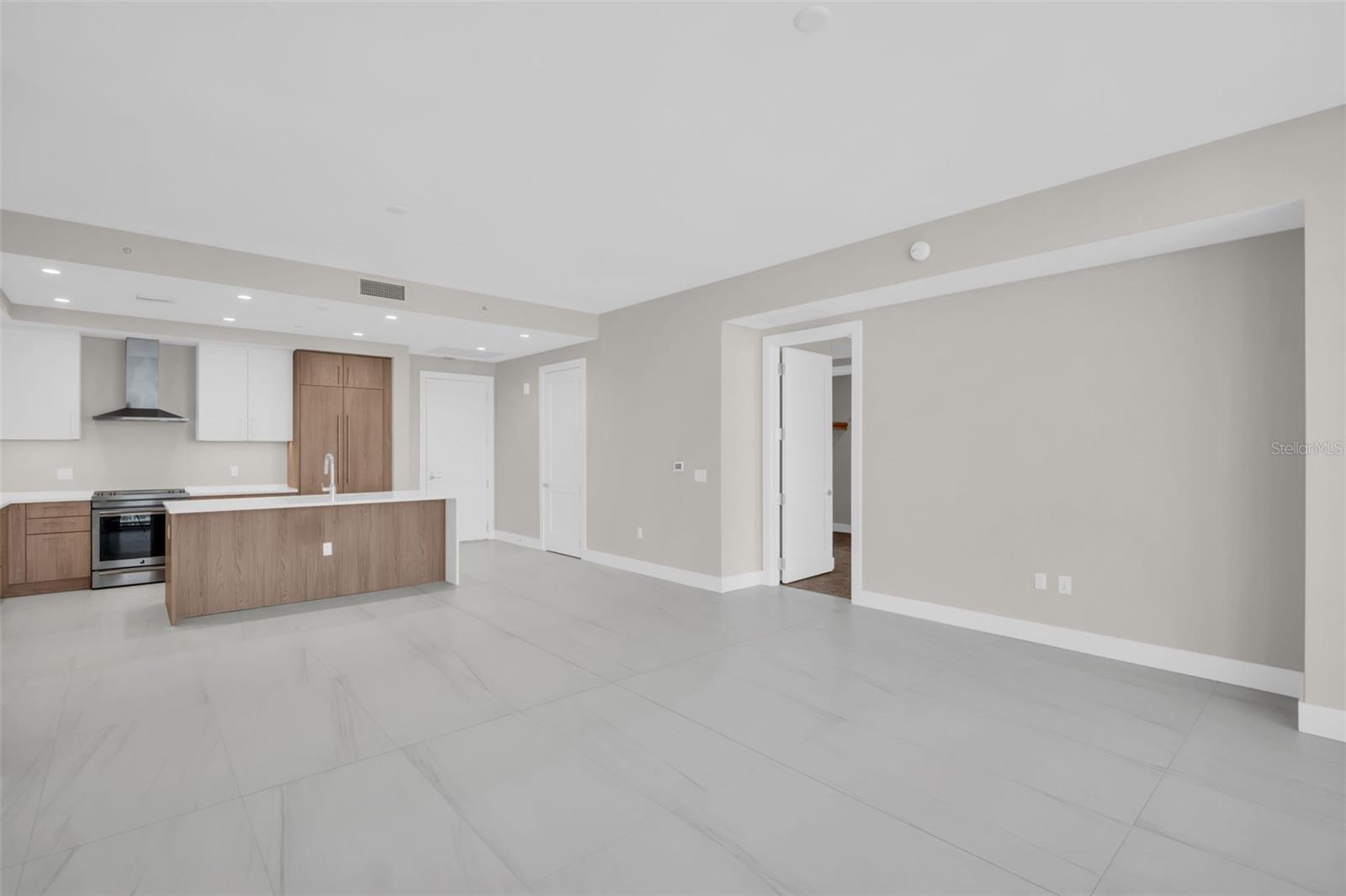 Image 11 of 94 For 275 1st Avenue S 2708