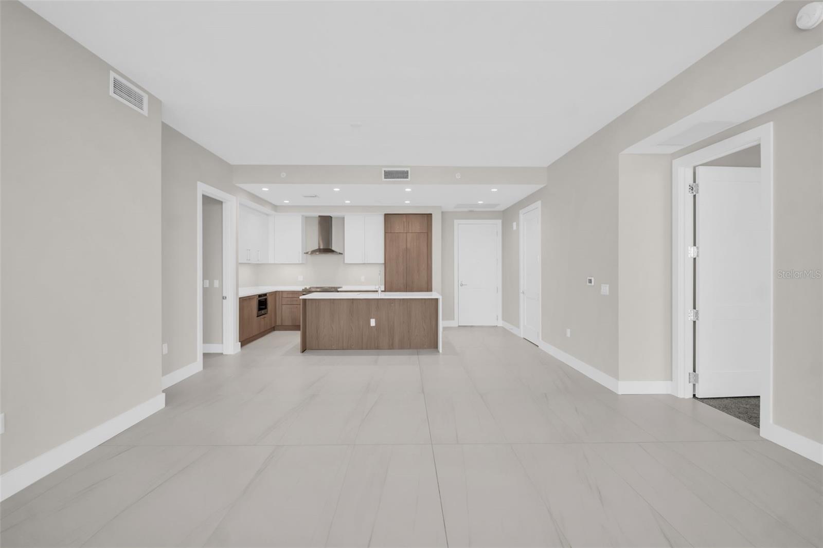 Image 21 of 94 For 275 1st Avenue S 2708