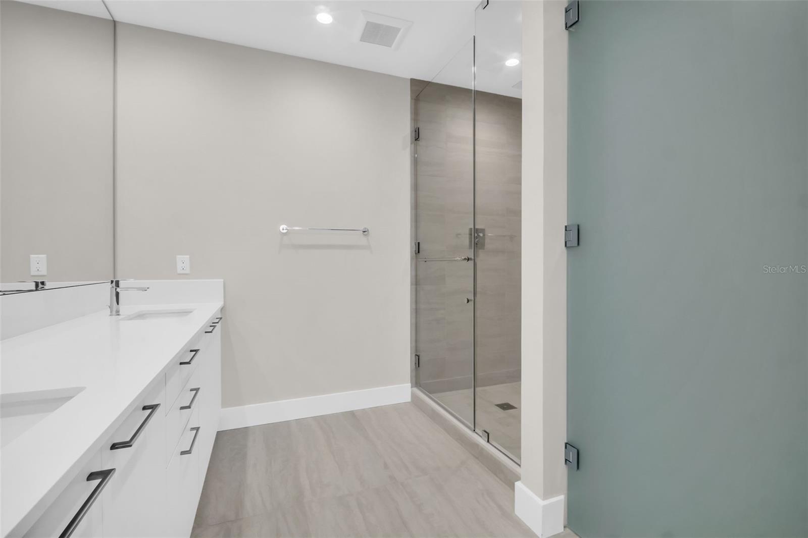 Image 33 of 94 For 275 1st Avenue S 2708