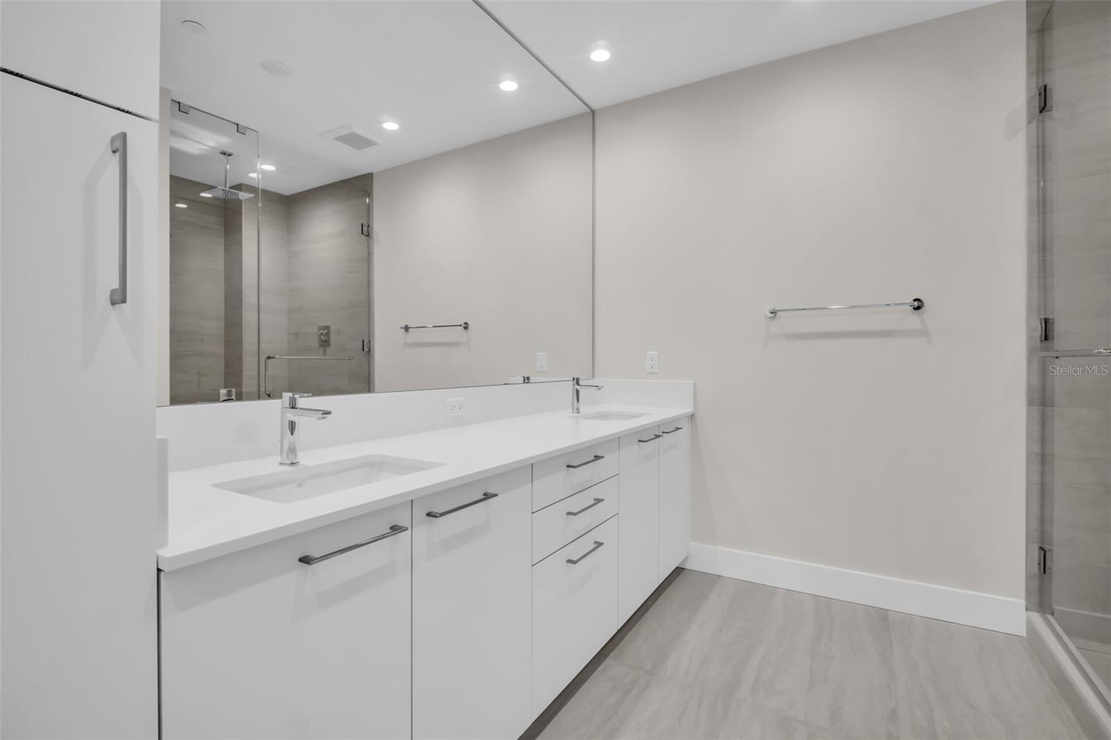 Image 34 of 94 For 275 1st Avenue S 2708