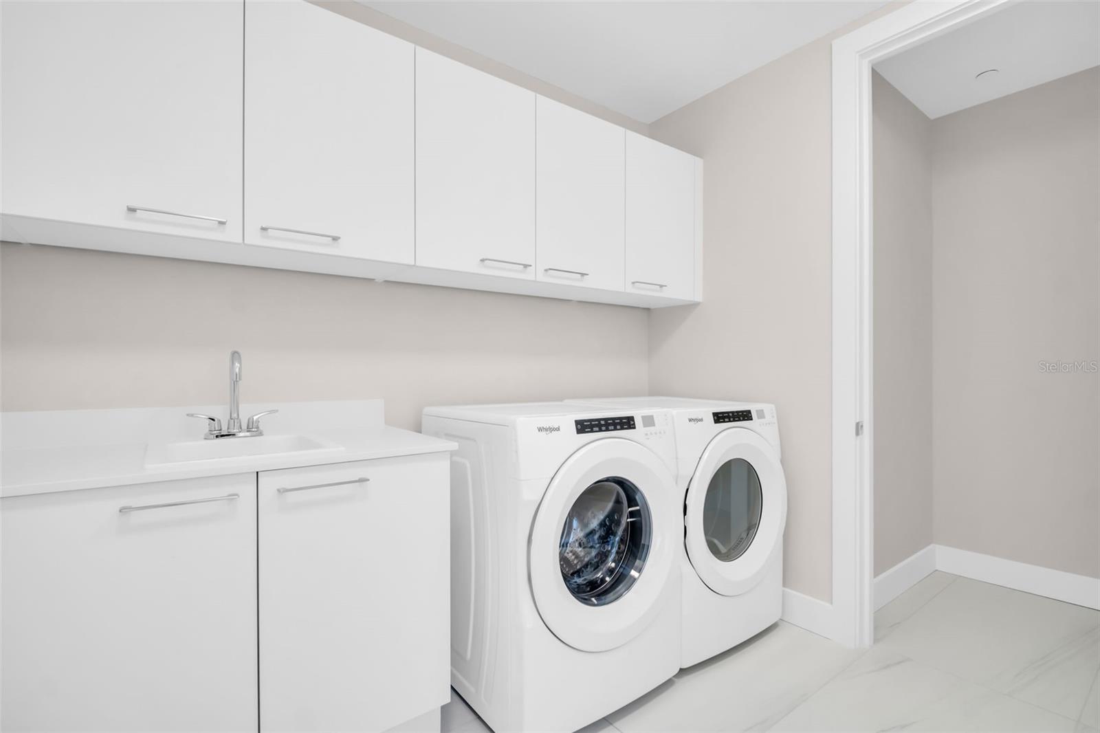 Image 43 of 94 For 275 1st Avenue S 2708