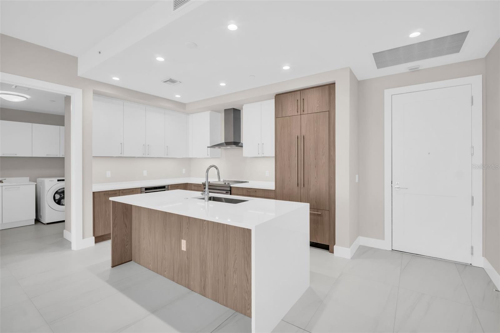 Image 5 of 94 For 275 1st Avenue S 2708