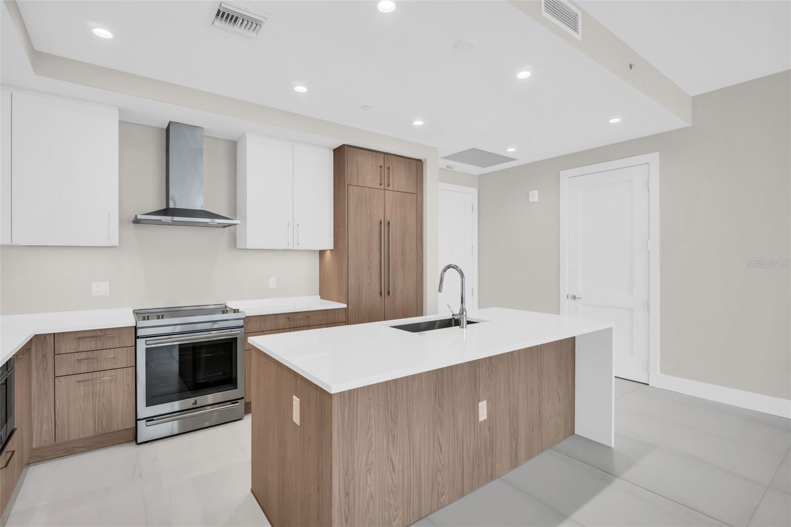 Image 6 of 94 For 275 1st Avenue S 2708