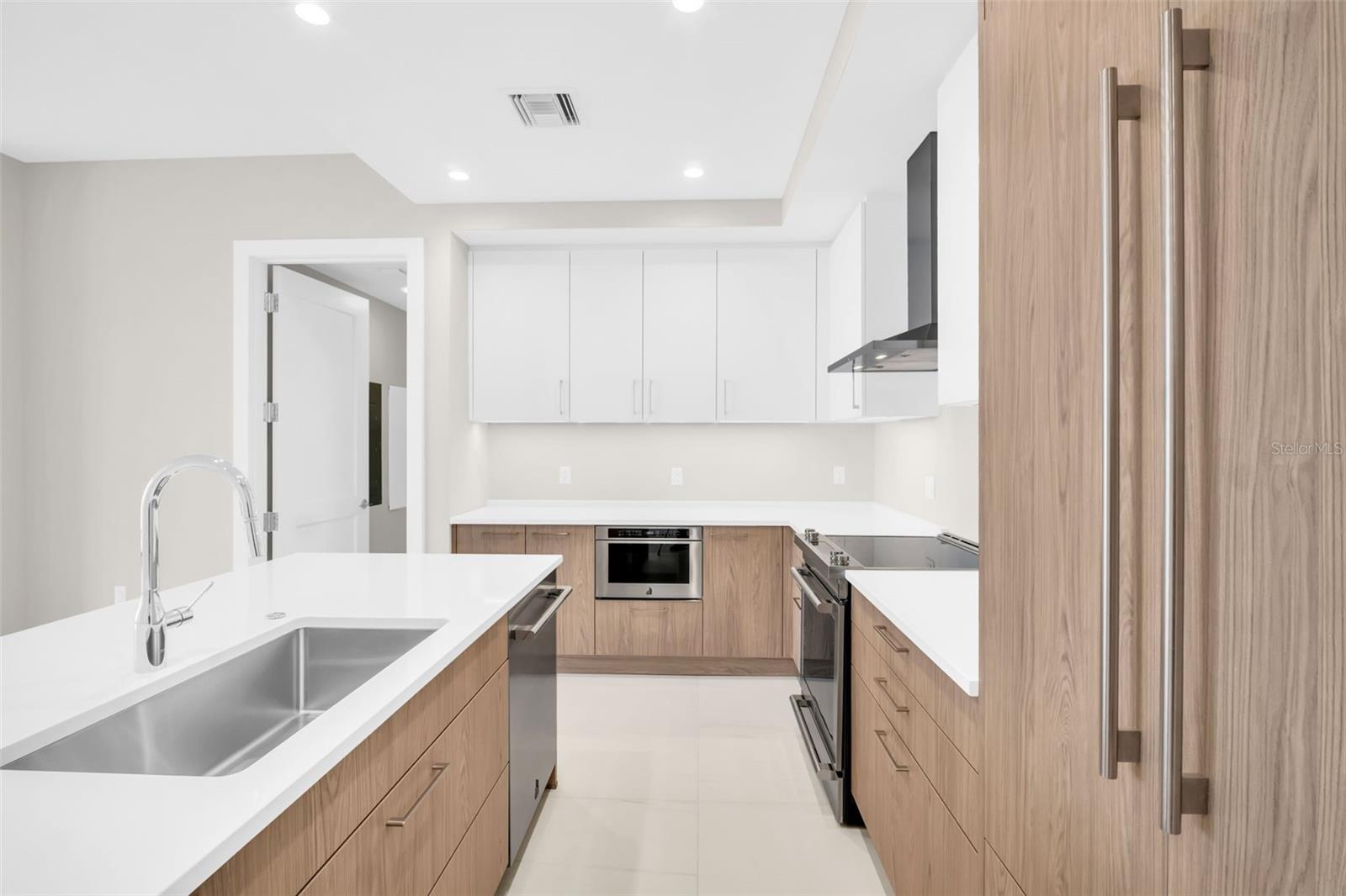 Image 7 of 94 For 275 1st Avenue S 2708