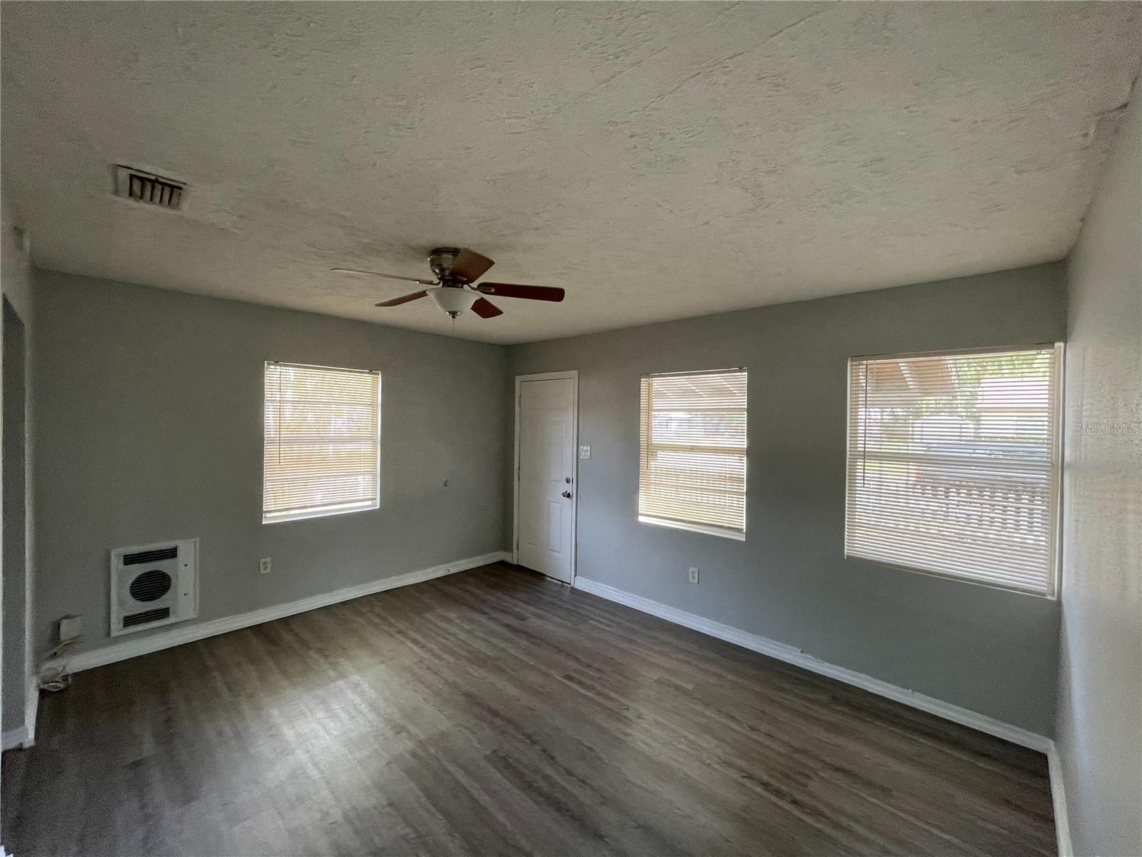 Image 3 of 7 For 3118 33rd Avenue