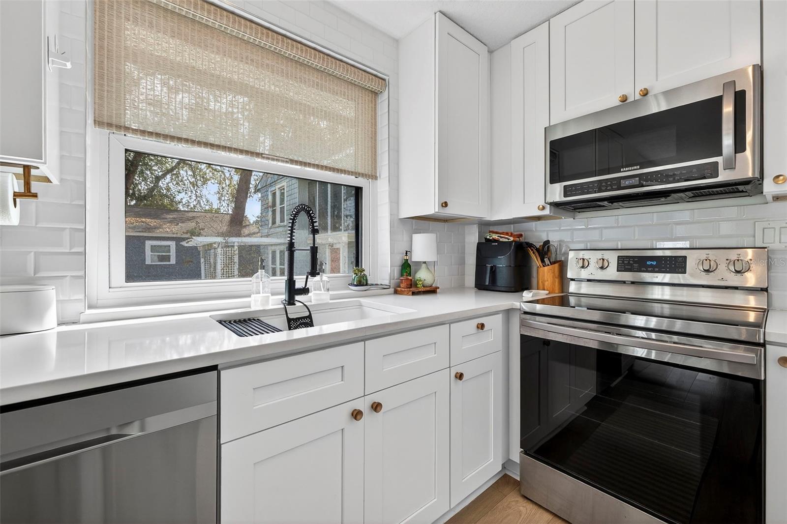 Image 16 of 31 For 2220 7th Avenue N