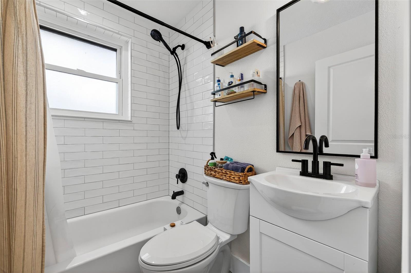 Image 18 of 31 For 2220 7th Avenue N