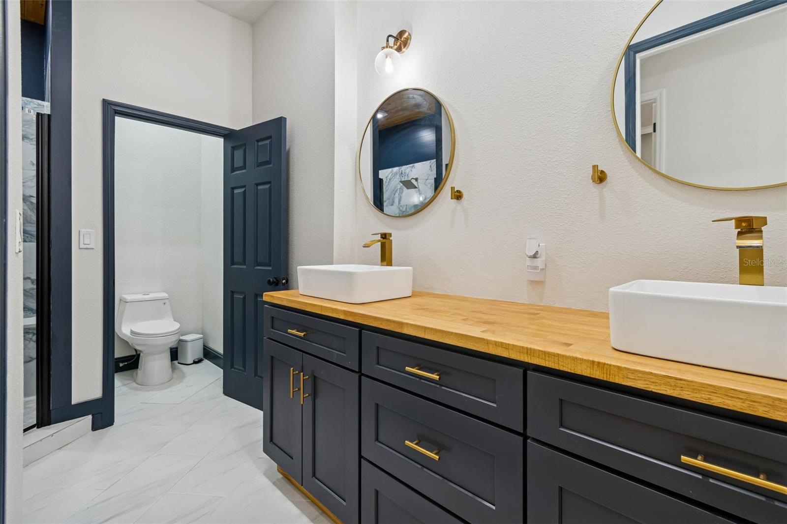 Image 34 of 66 For 18909 Apian Way