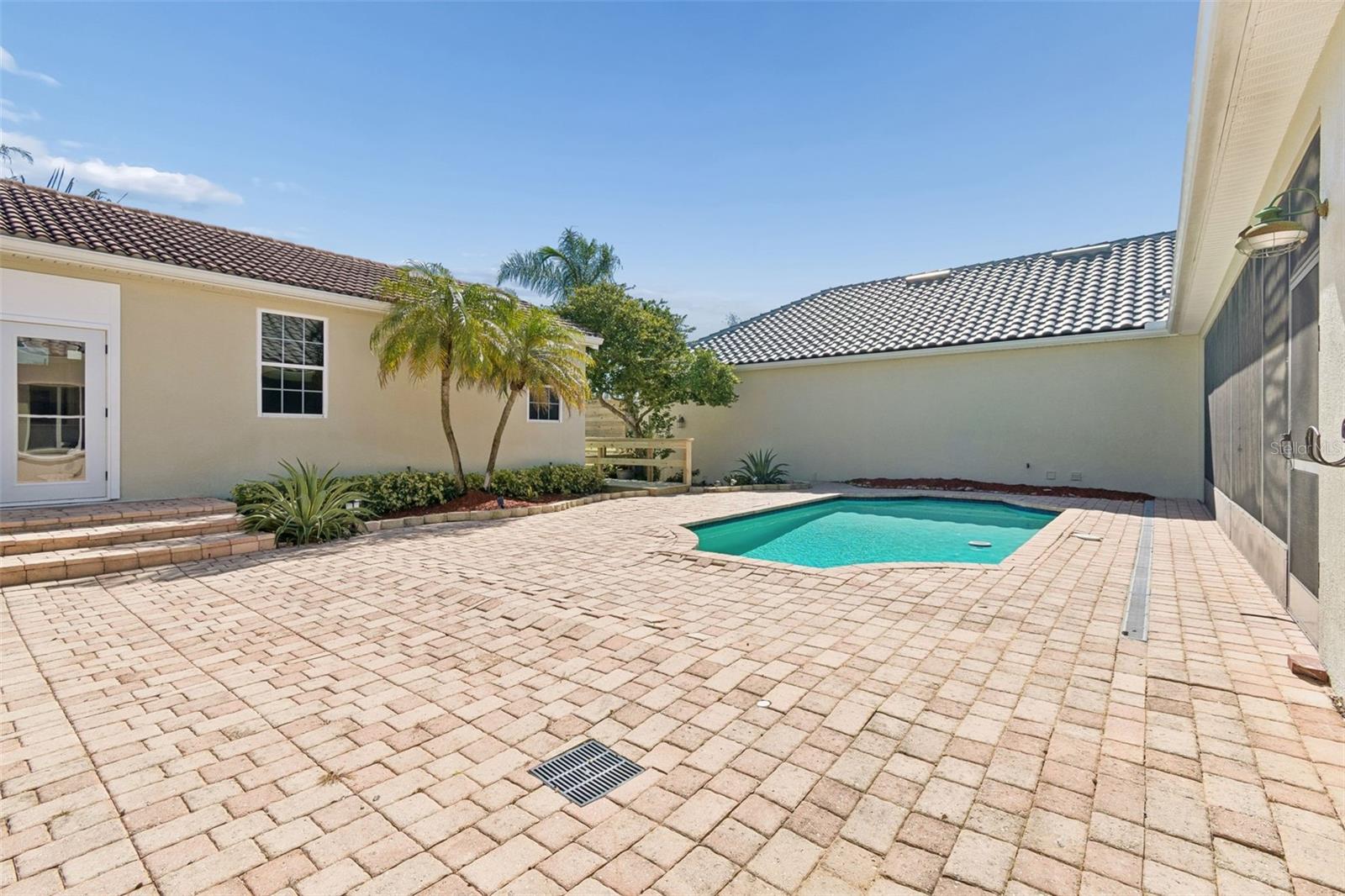 Image 44 of 66 For 18909 Apian Way