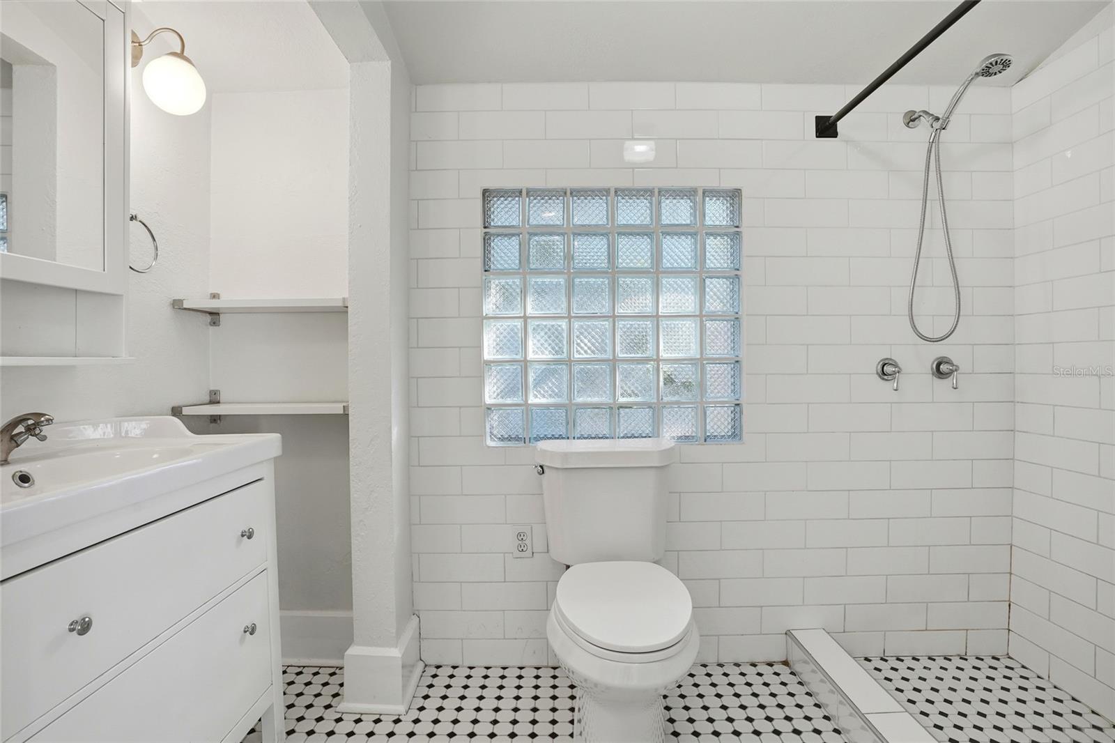 Image 19 of 45 For 725 8th Street N