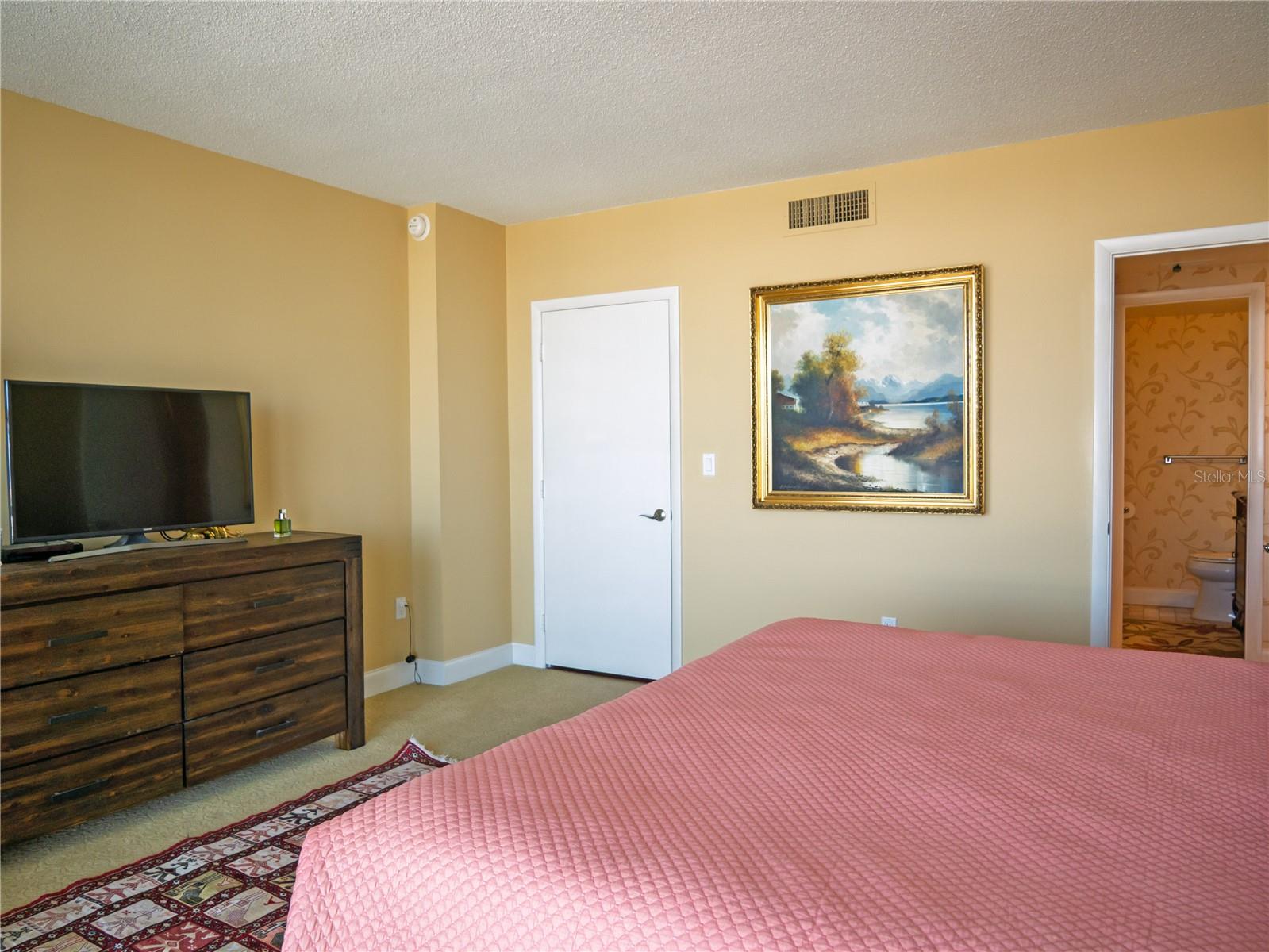 Image 23 of 47 For 100 Pierce Street 1301