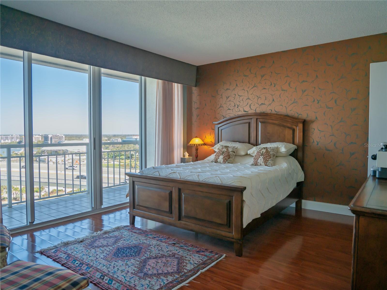 Image 29 of 47 For 100 Pierce Street 1301