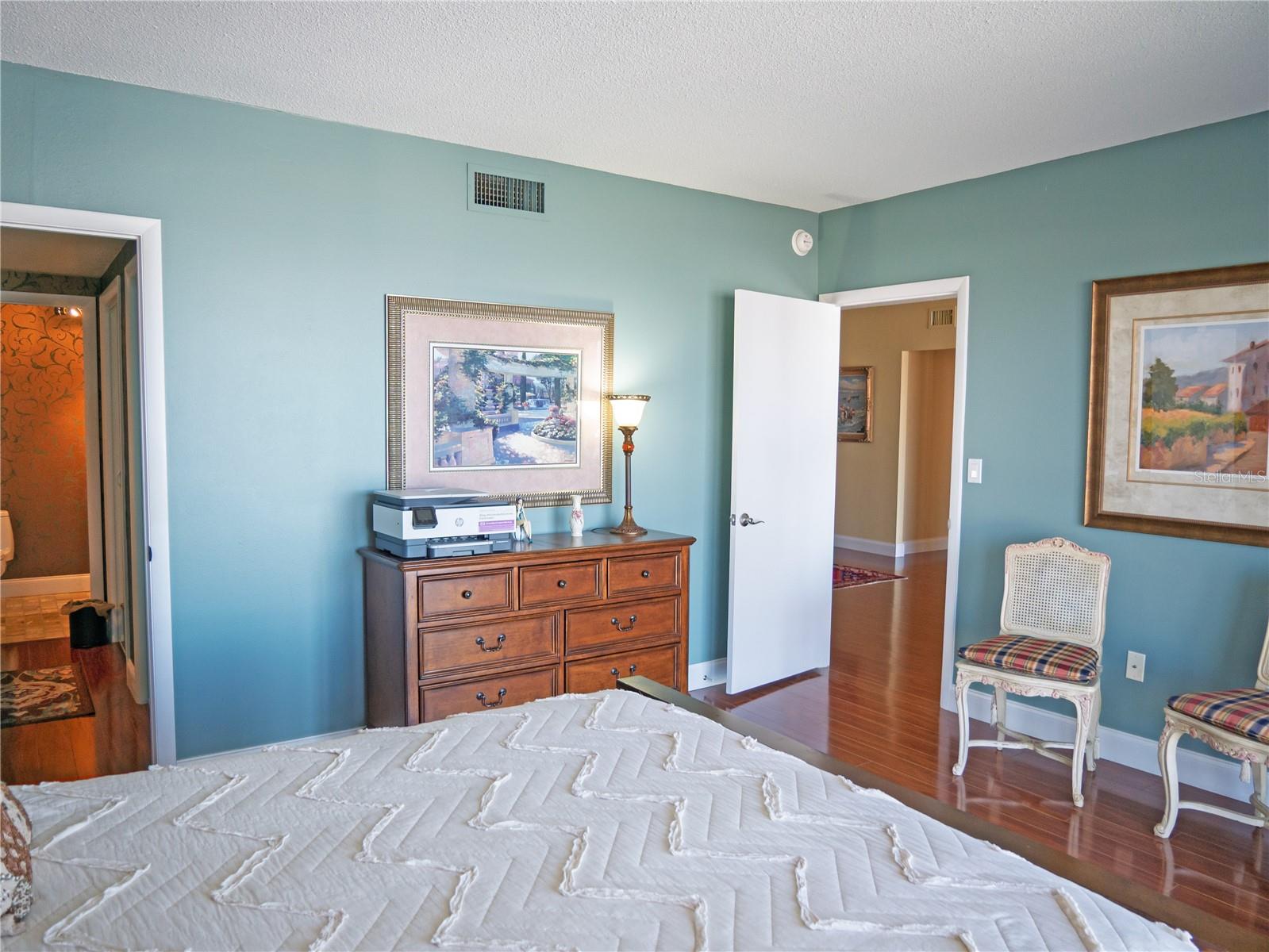 Image 32 of 47 For 100 Pierce Street 1301