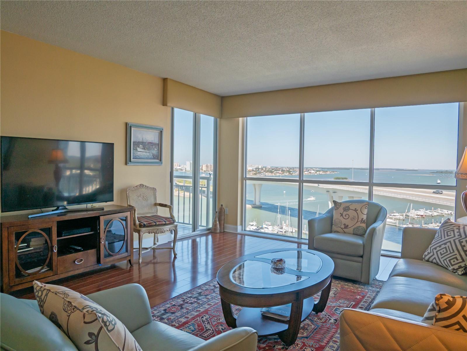 Image 7 of 47 For 100 Pierce Street 1301