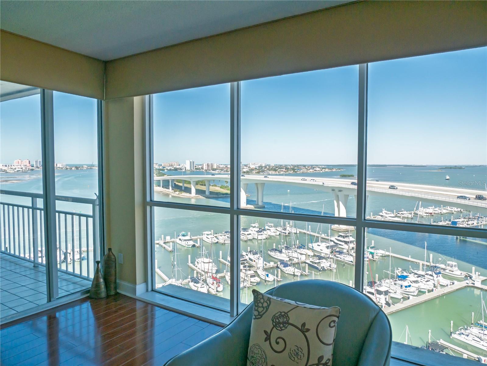 Image 9 of 47 For 100 Pierce Street 1301