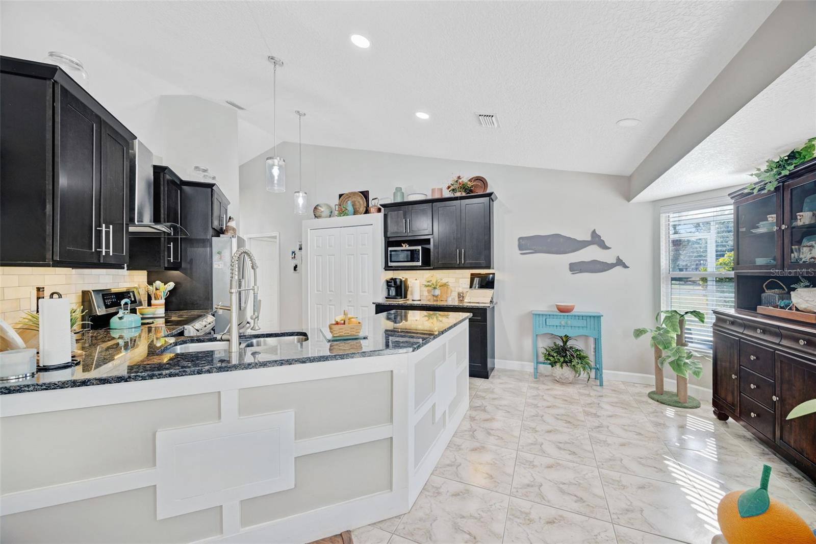 Image 12 of 61 For 724 Winterbrooke Way