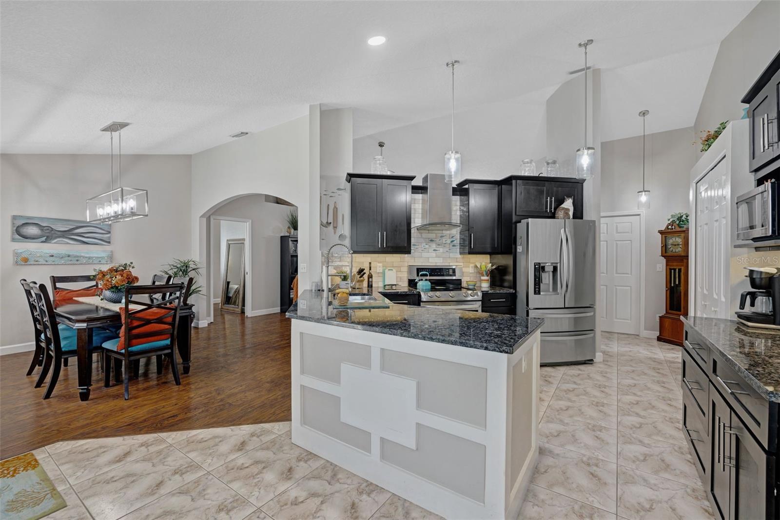 Image 14 of 61 For 724 Winterbrooke Way