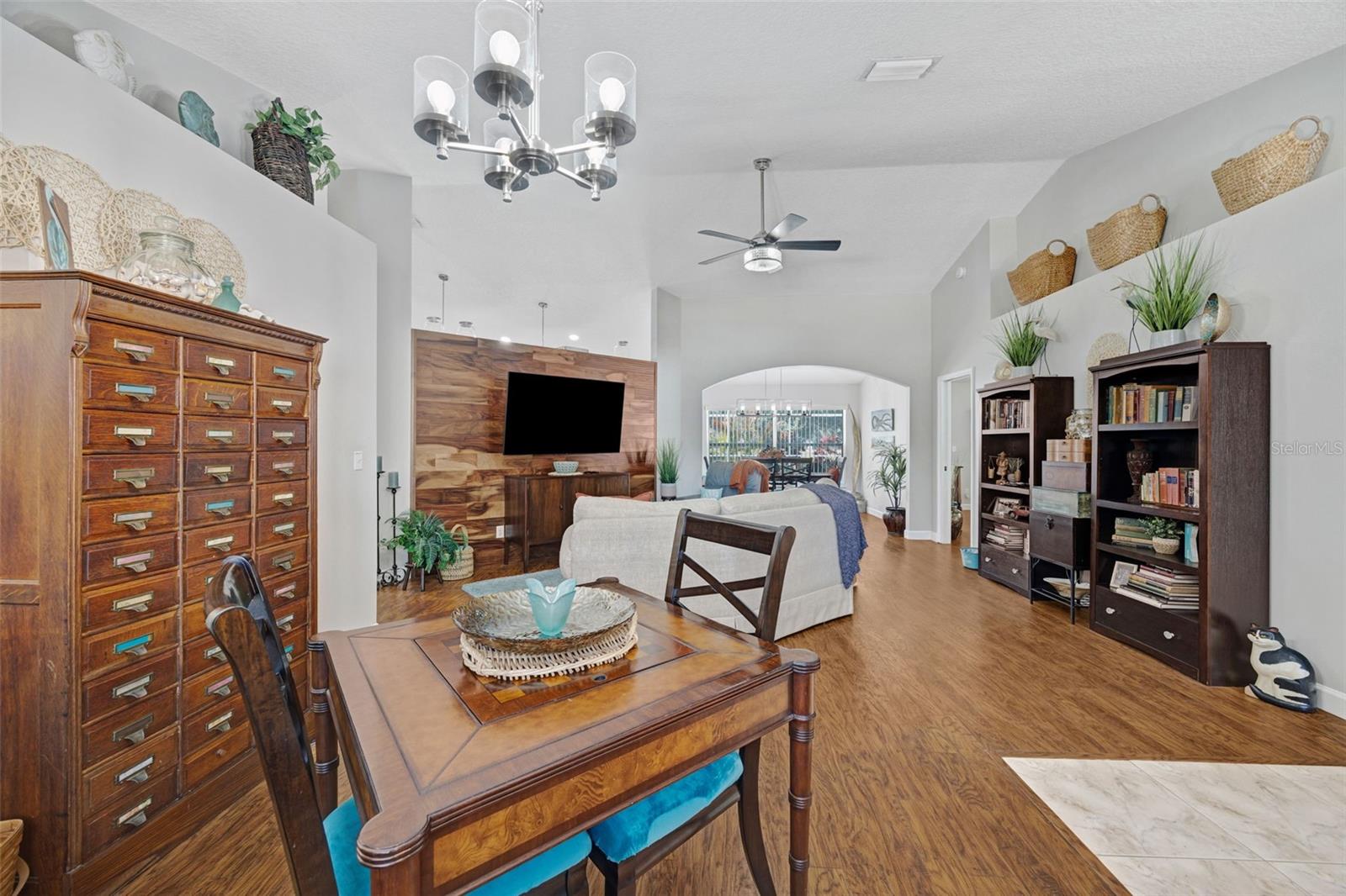 Image 17 of 61 For 724 Winterbrooke Way