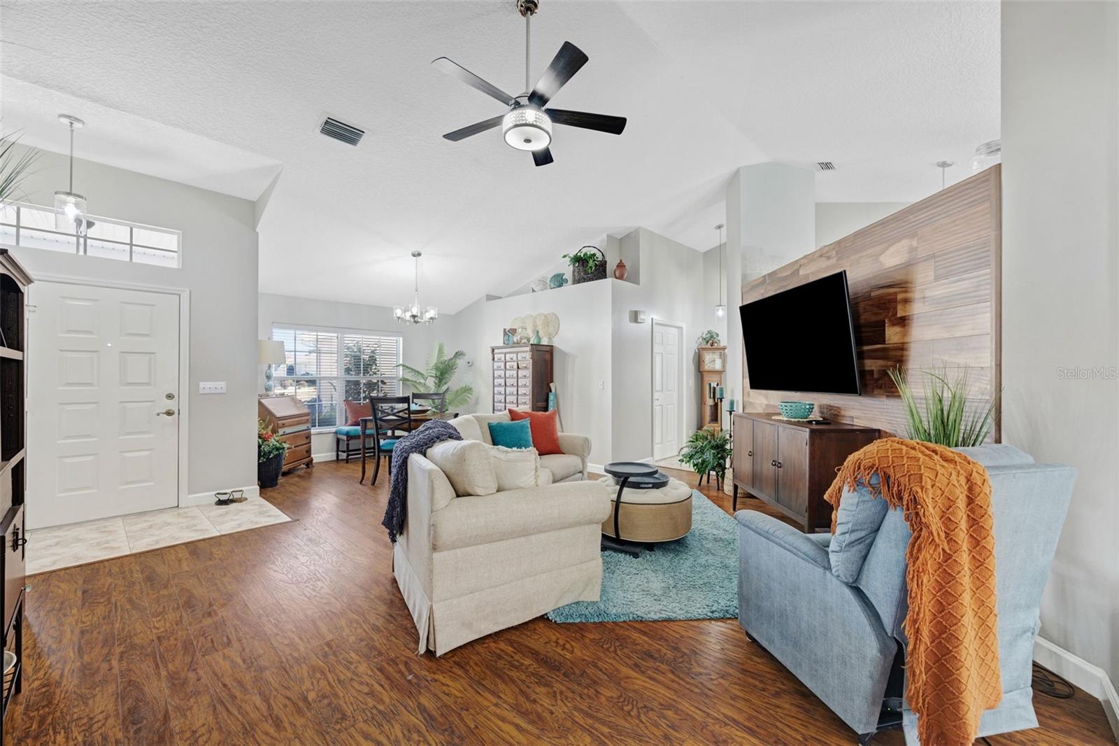 Image 18 of 61 For 724 Winterbrooke Way