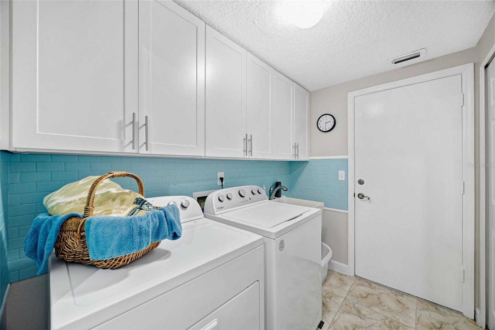 Image 38 of 61 For 724 Winterbrooke Way