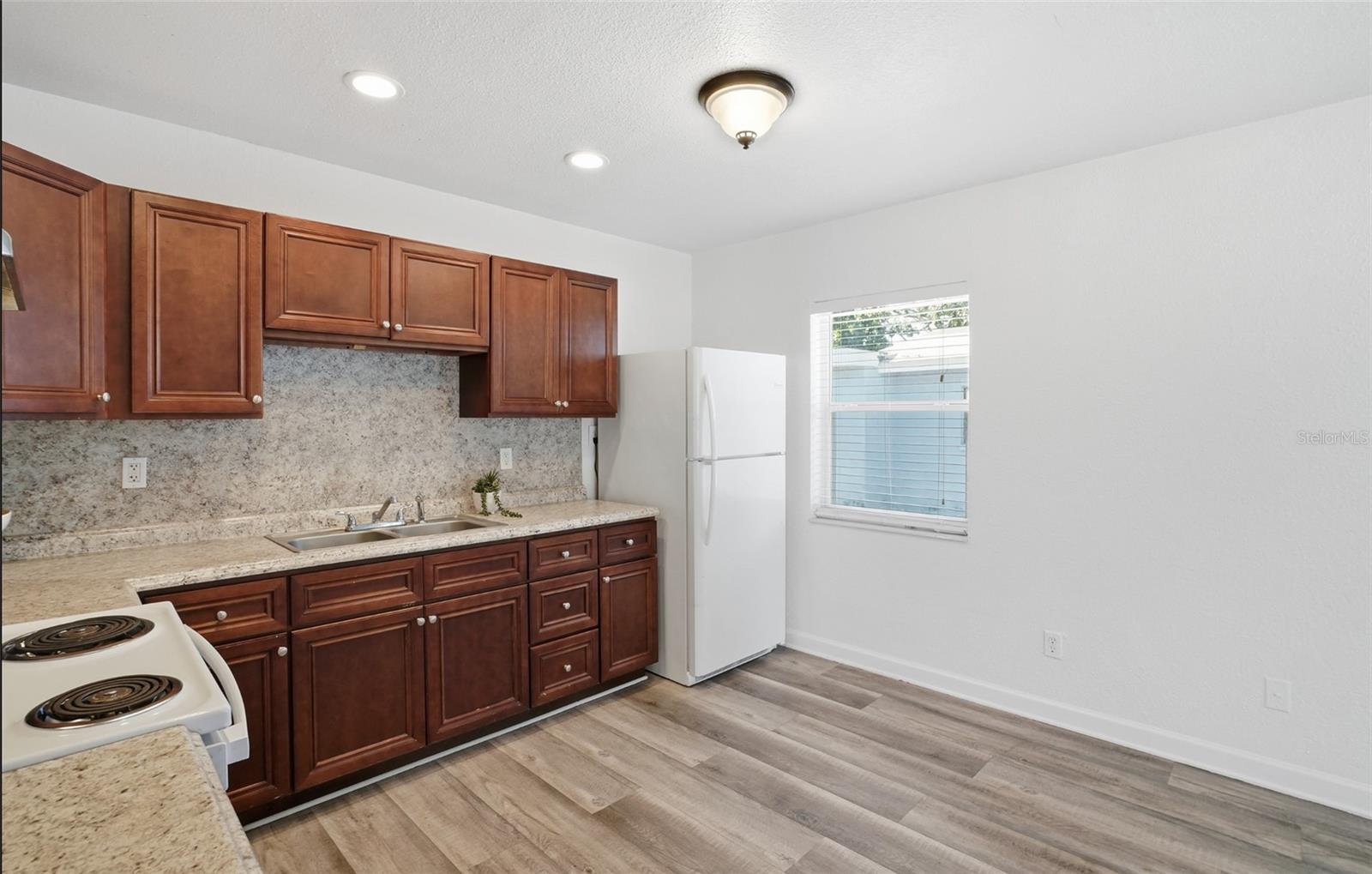 Image 11 of 39 For 3018 16th Avenue S