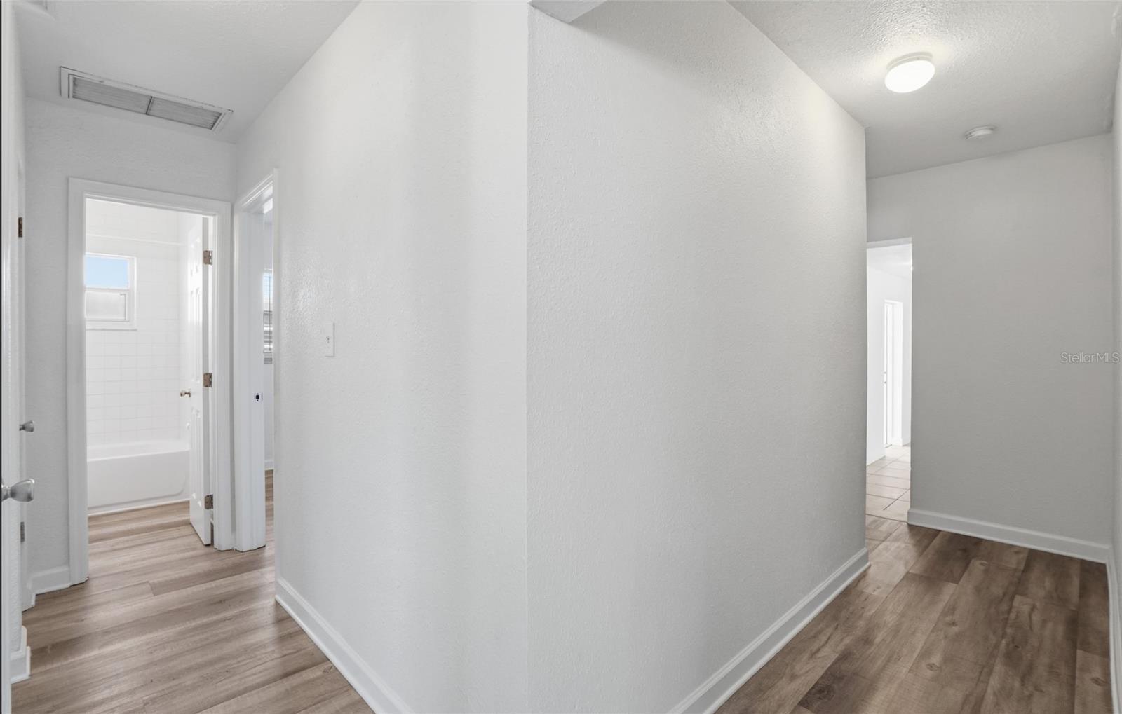 Image 21 of 39 For 3018 16th Avenue S