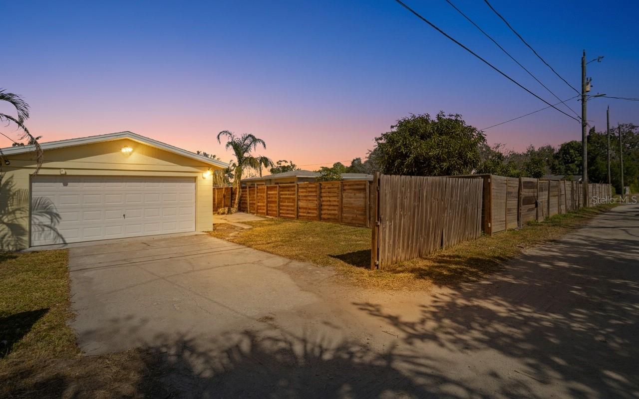 Image 32 of 39 For 3018 16th Avenue S