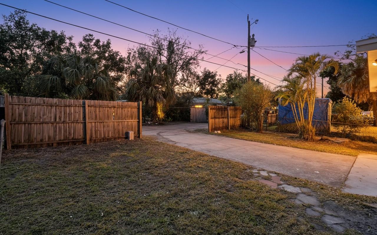 Image 33 of 39 For 3018 16th Avenue S