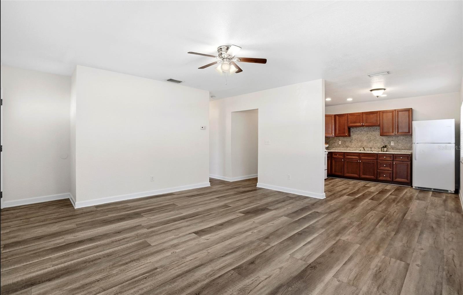 Image 5 of 39 For 3018 16th Avenue S