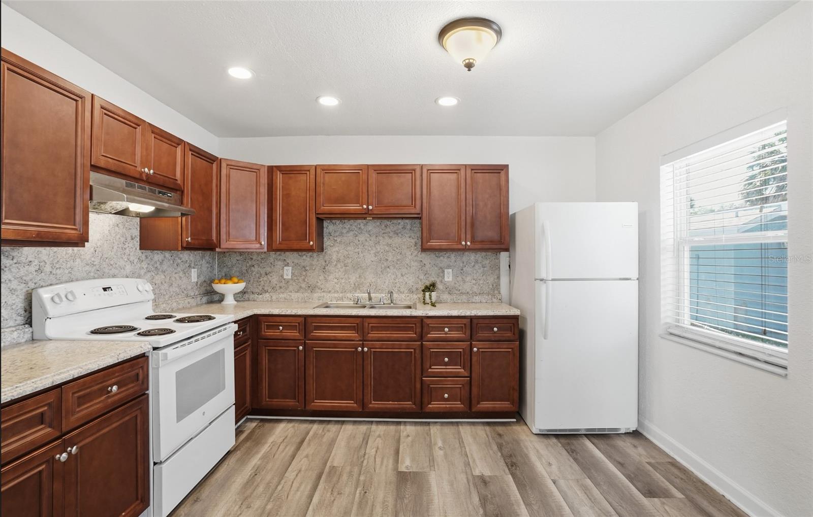 Image 9 of 39 For 3018 16th Avenue S