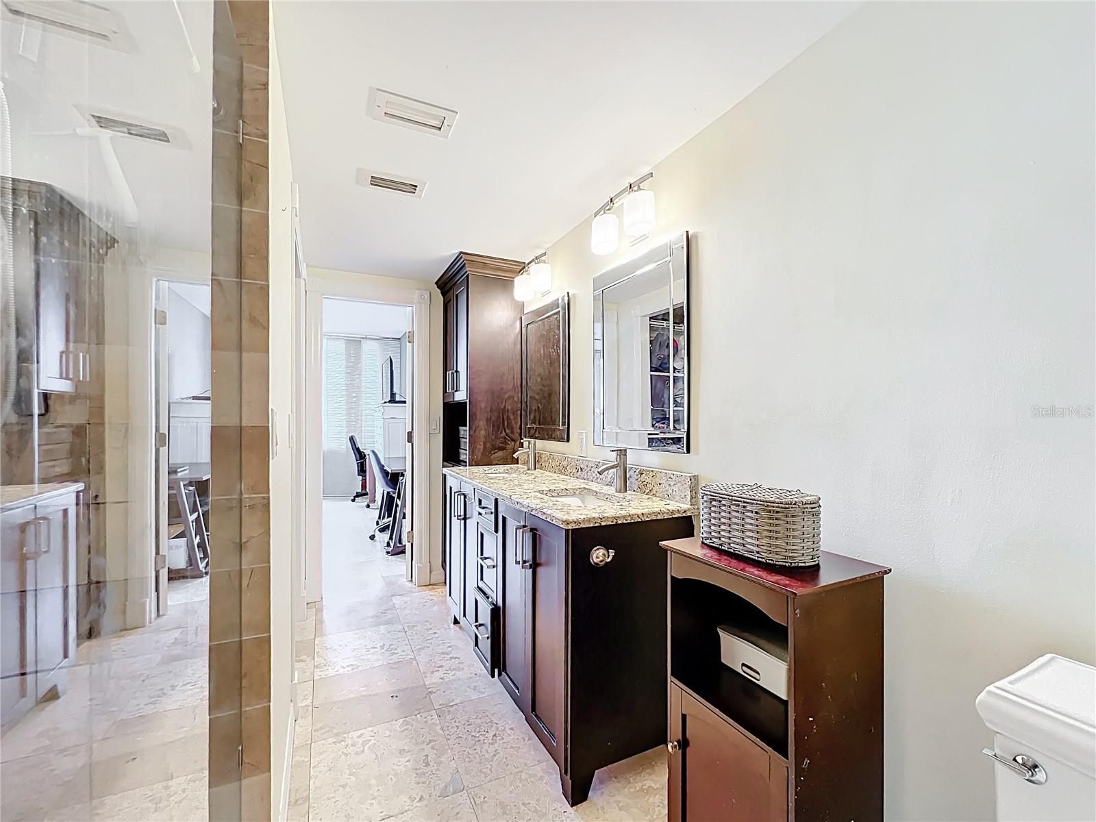 Image 13 of 33 For 100 Pierce Street 910